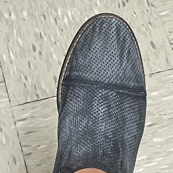 Shoes - Picture 4 of 16